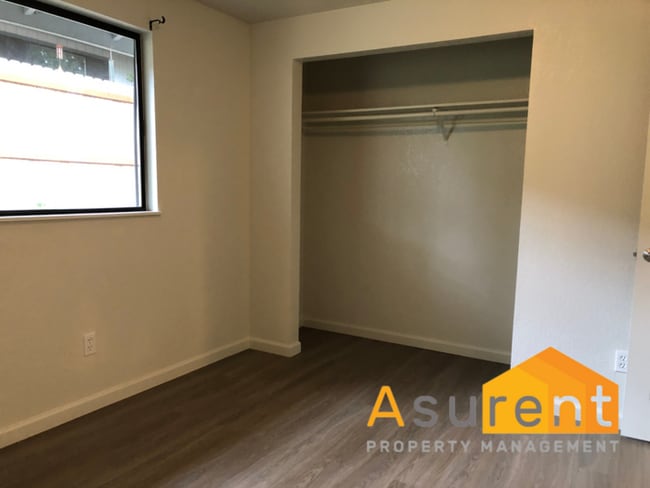 Building Photo - $200 off first months rent. Fully Remodele...
