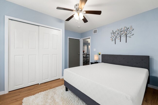 Building Photo - 2116 Live Oak St