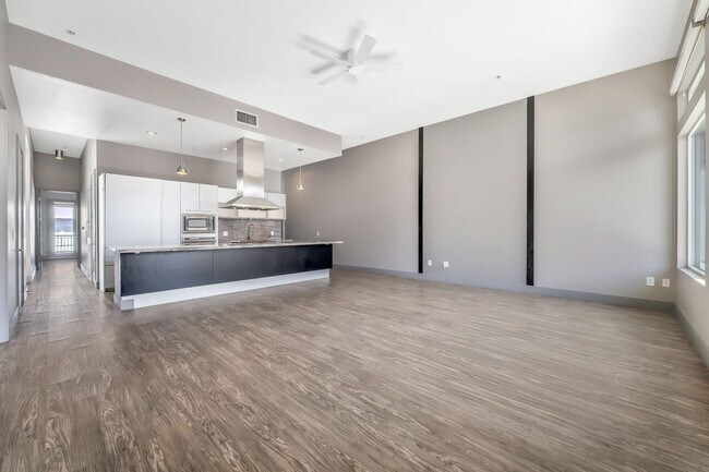 Building Photo - 2775 W Pebble Rd