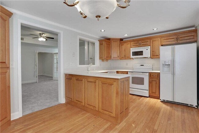 Building Photo - 127 Tara Blvd