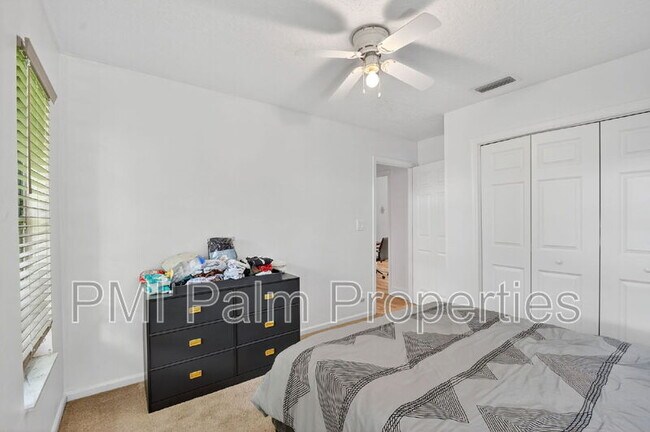 Building Photo - 2700 Yarmouth Dr