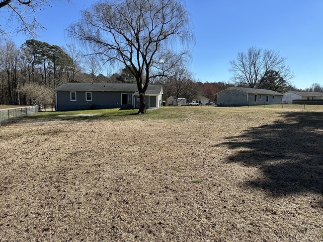 Building Photo - 115 Fieldcrest Dr