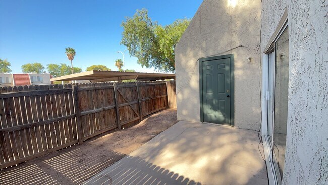 Building Photo - 5902 W Golden Ln