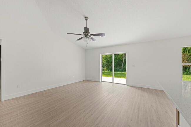 Building Photo - 7304 Miramar Ave