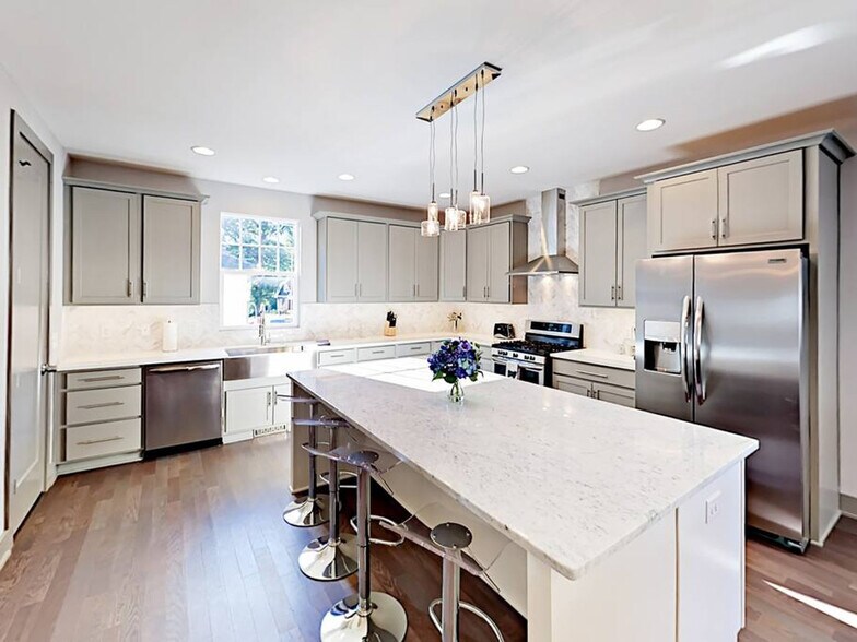 Building Photo - 2125 8th Ave S