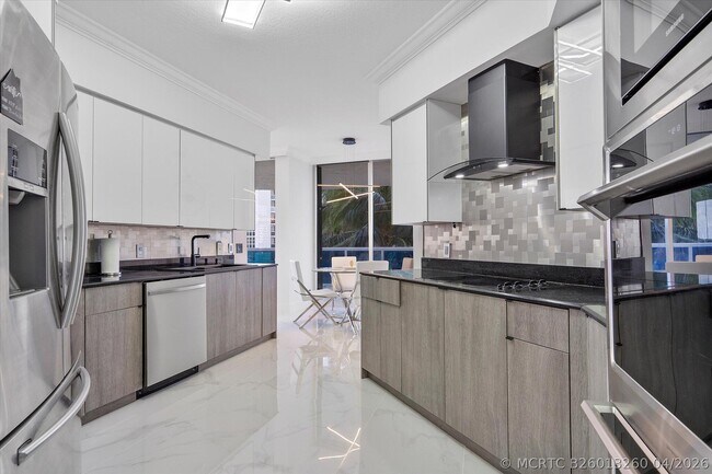 Building Photo - 3100 N Ocean Blvd