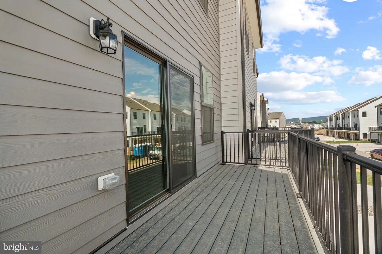 Building Photo - 262 Ensemble Way