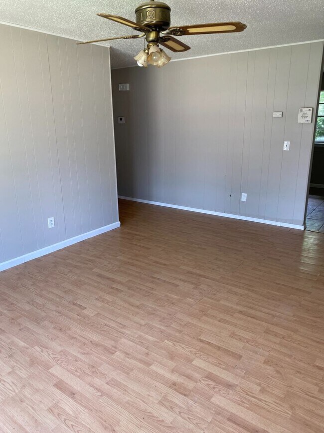 Building Photo - Charming, Updated 4-Bedroom Home Available!