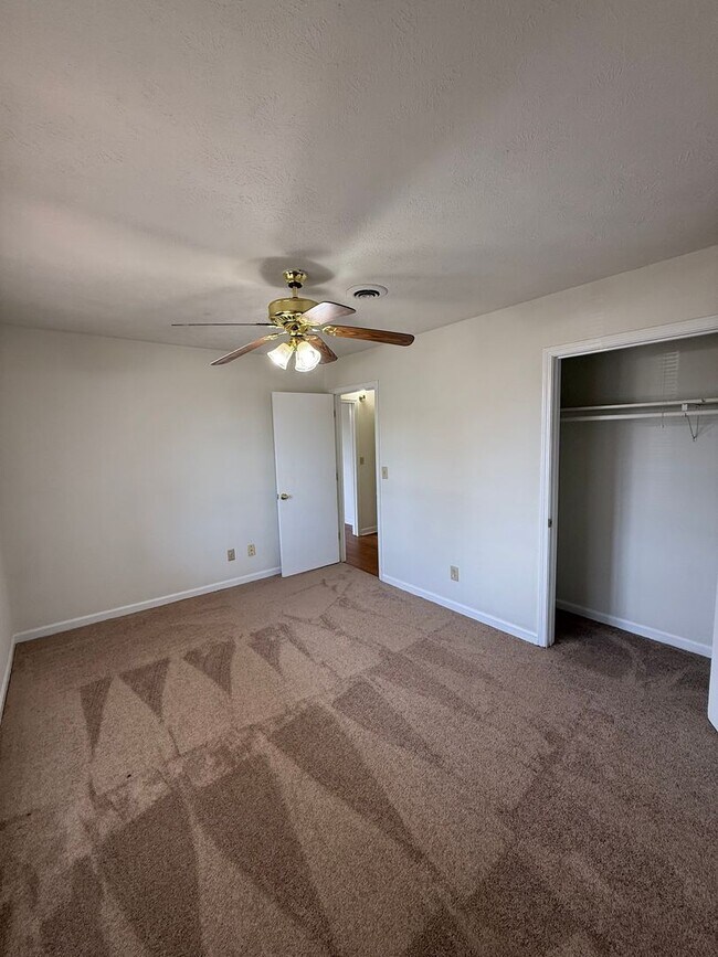 Building Photo - 2 bed 1 bath duplex in Bogart, just outside of Athens