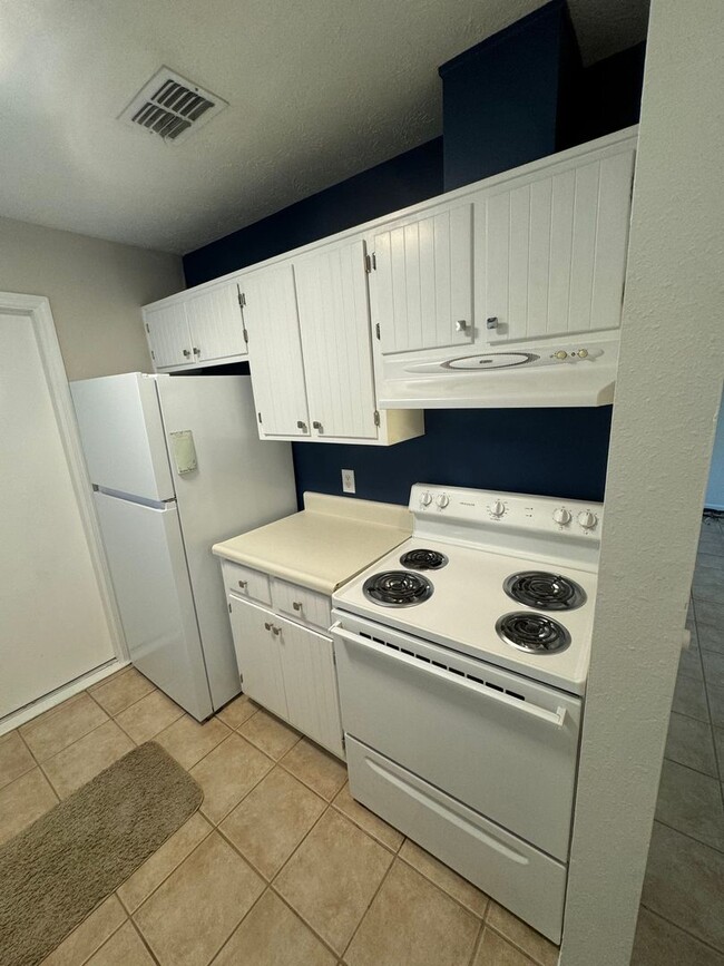 Building Photo - Price Drop! Great 3 Bedroom Home! 25% off ...