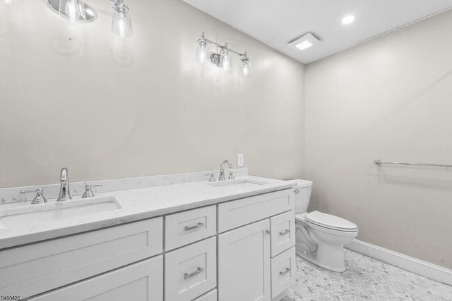 Building Photo - 176 Potomac Dr