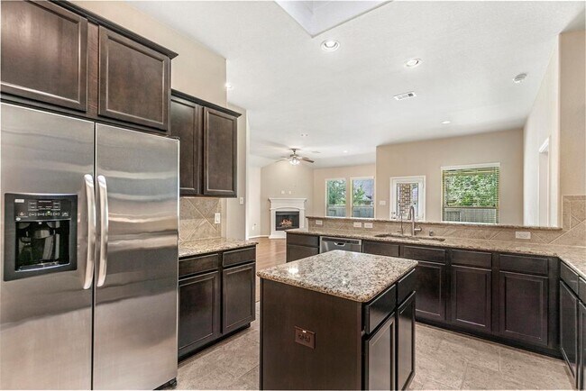 Building Photo - 2471 Garden Falls Dr
