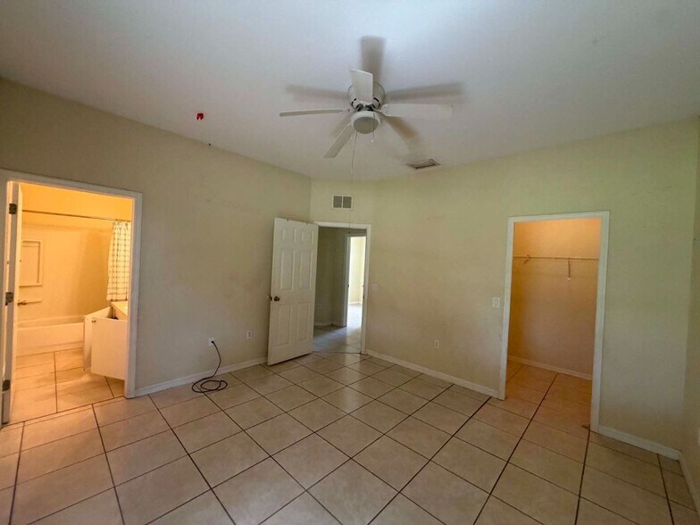 Building Photo - COMING SOON!!! Charming 3/2/2 car garage home in North Port