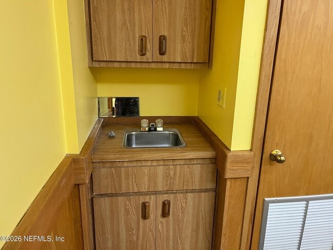 Building Photo - 2930 Ravines Rd