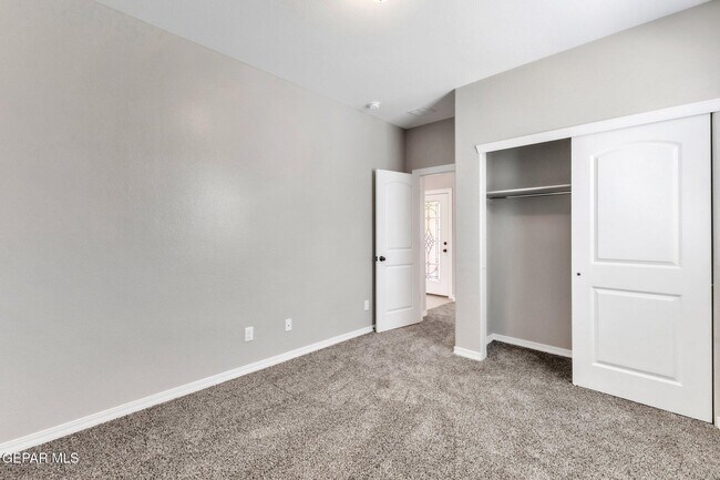 Building Photo - 1644 Folkstone St