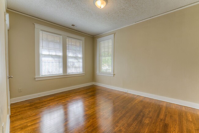 Building Photo - Rent reduced! Move-in Special! 1/2 off fir...