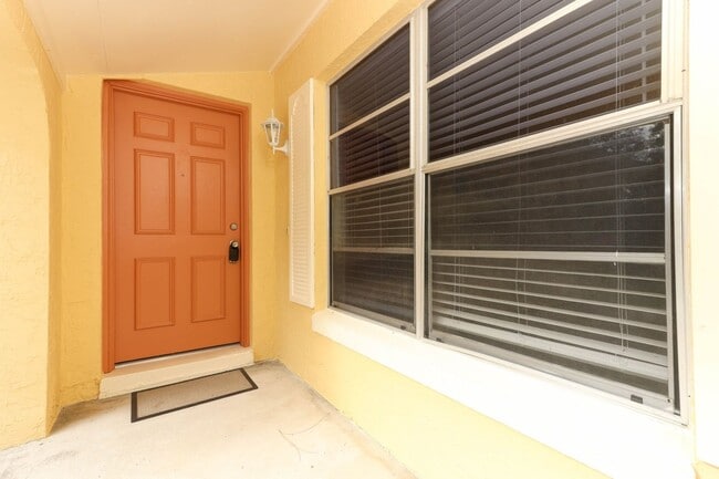 Building Photo - Sanford Home - 3/2 with garage and huge yard
