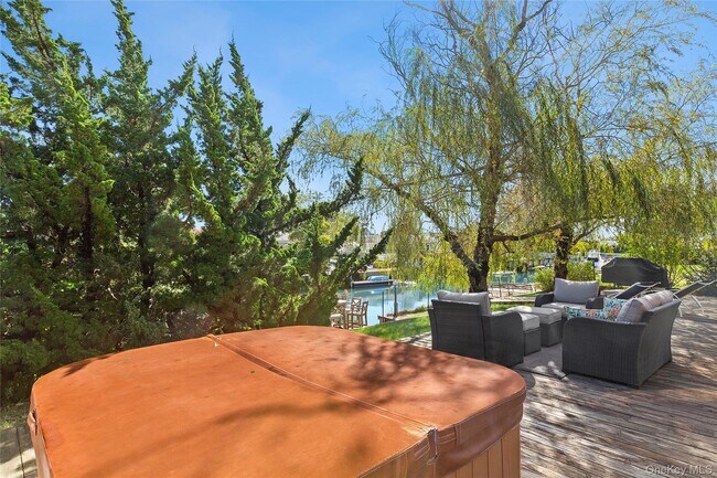 Building Photo - 23 Whiting Rd