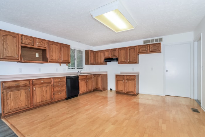 Building Photo - 273 Lindy Ave