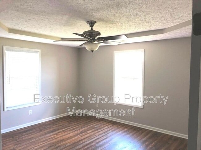 Building Photo - 275 Oxmoor Dr
