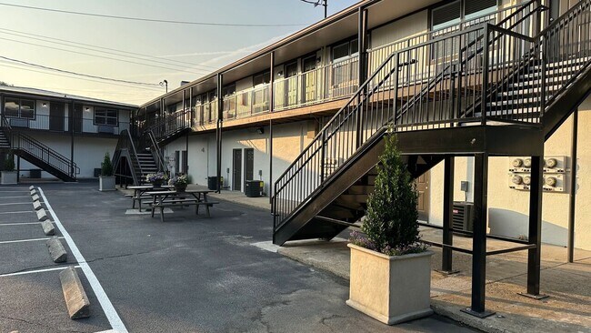 Building Photo - North Creek Crossing