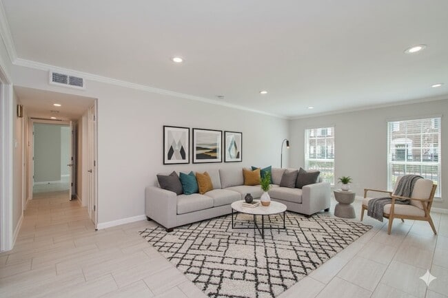 Building Photo - 355 N Post Oak Ln