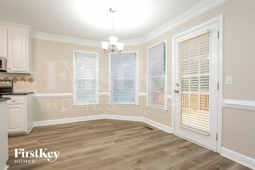 Building Photo - 1500 Groveland Trail