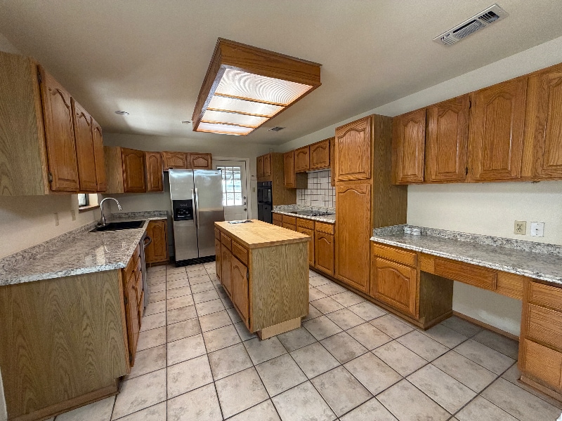 Building Photo - 1236 E Live Oak Rd