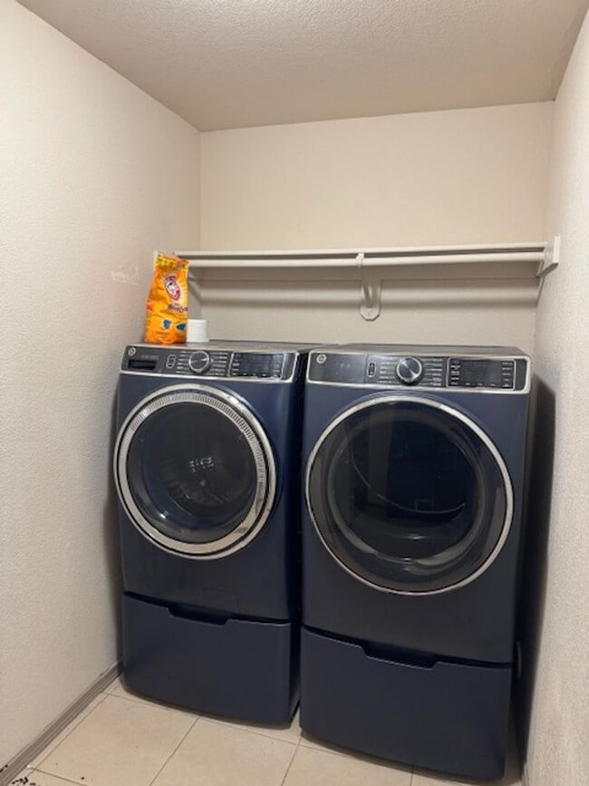 Building Photo - ALL PROSPECTIVE TENANTS MUST SUBMIT A $58 NON-REFUNDABLE APPLICATION FEE PER APPLICANT ONLINE AND...