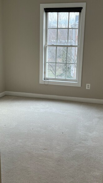 Building Photo - 945 Harrison Cir