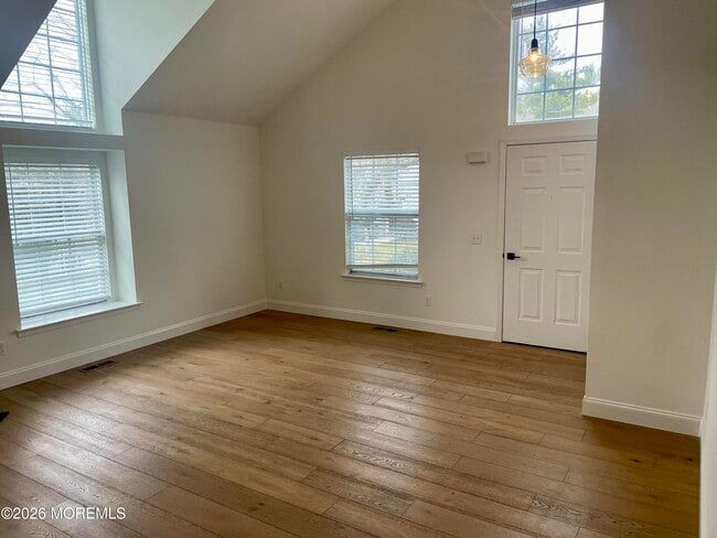 Building Photo - 44 Racquet Rd