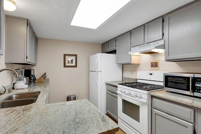 Building Photo - Prospectors Point NE Condo 2 Bedroom, 2 story, 1 1/2 Bath, 1 car garage