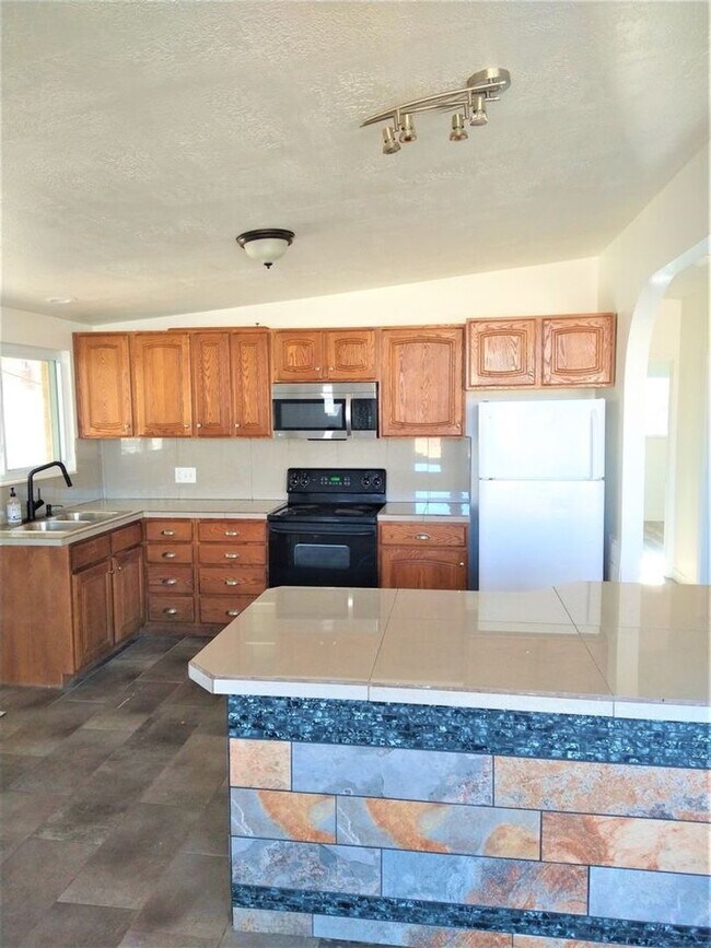 Building Photo - Coming soon!! Fresh & clean large Roy Home...