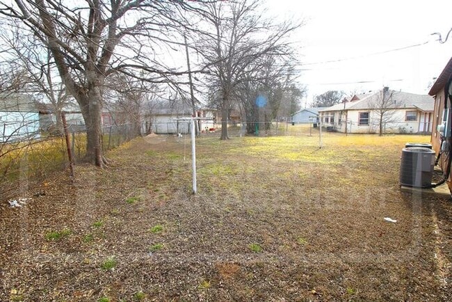 Building Photo - 1710 Cole St