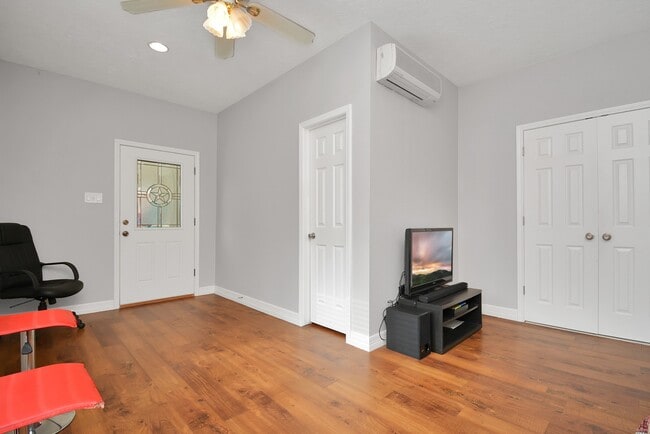 Building Photo - 2322 Lord Nelson Dr