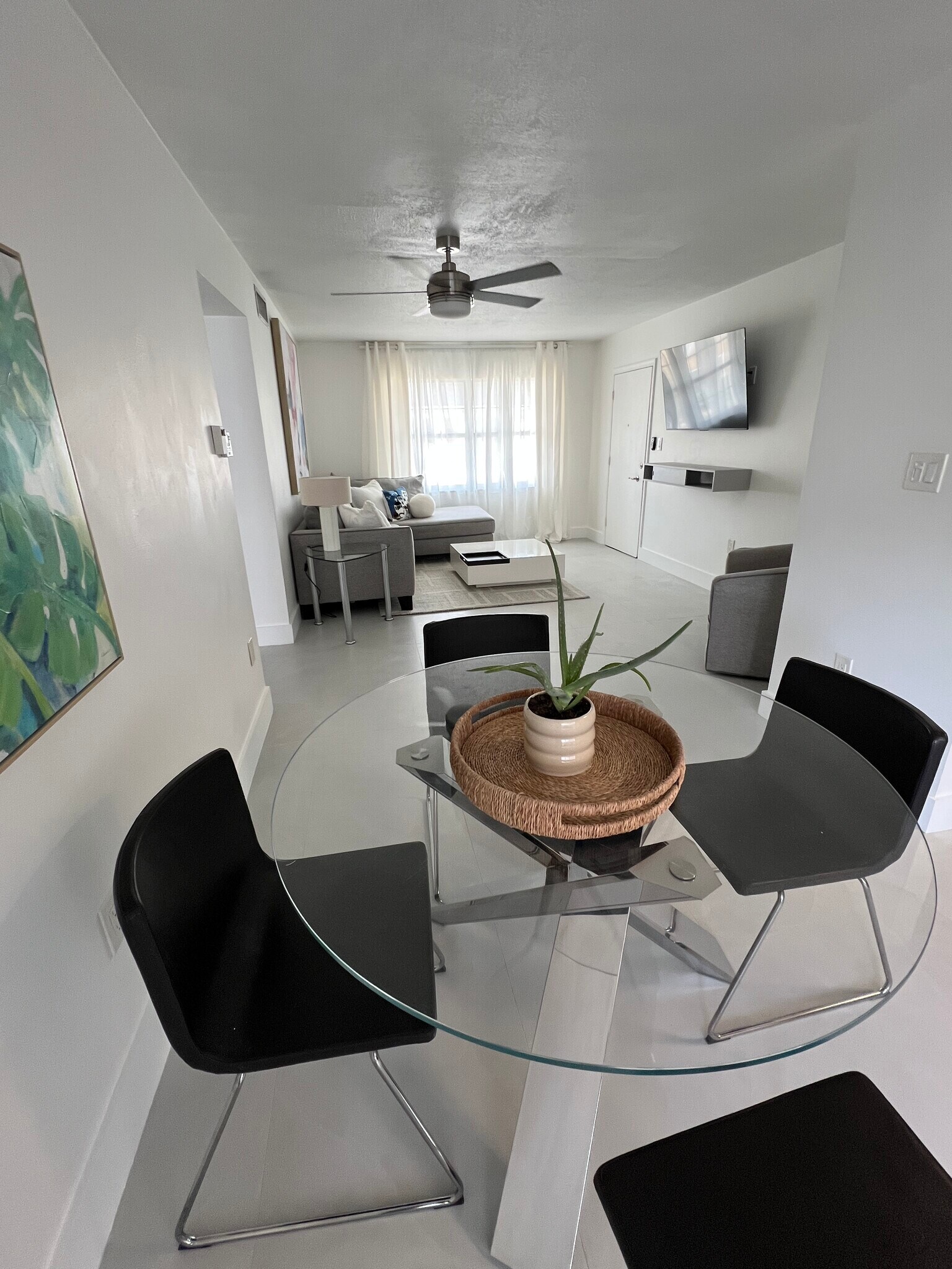 Dining Area - 4158 Tamiami Trl