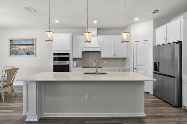 Building Photo - Luxury Living for Lease – 5BR Home with Of...