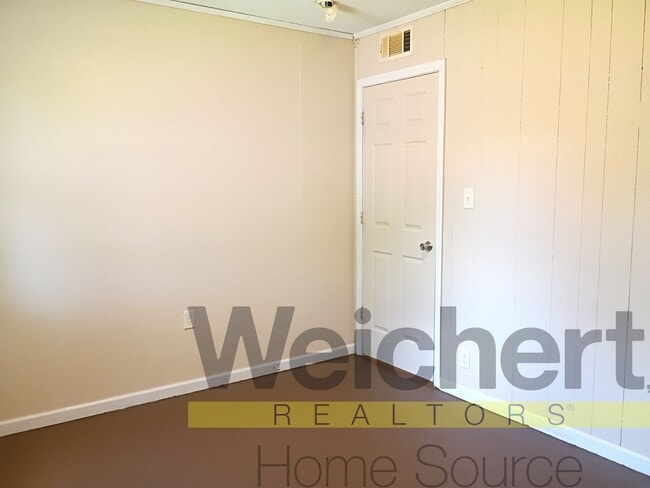 Building Photo - All-Inclusive 2-Bed Apartment for Rent