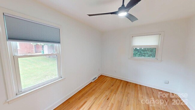 Building Photo - 1510 Woodhill Ln