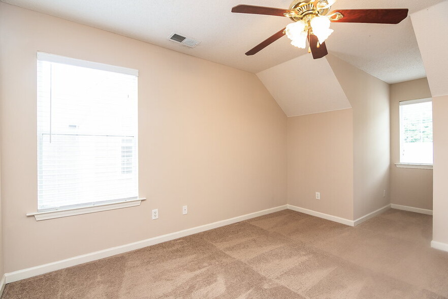 Building Photo - 1506 Lawson Dr