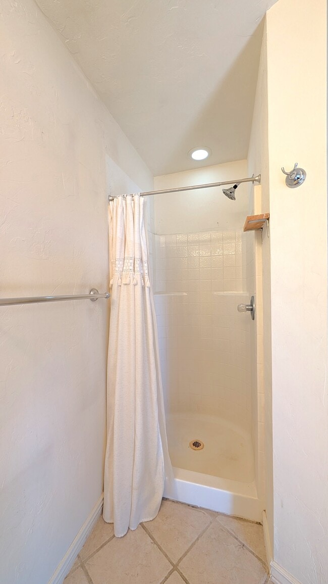 Building Photo - 1514 N Elaine Way