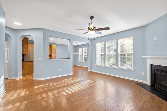 Building Photo - 3 Bed 2.5 Bath Home located in Heritage Hills, Wake Forest