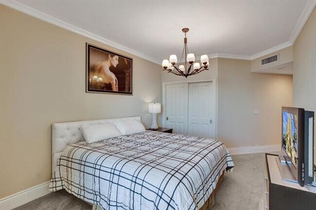 Building Photo - 17875 Collins Ave