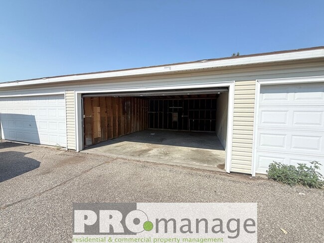Building Photo - 1420 Ashment Ave