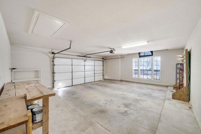 Building Photo - 11901 Jess Dr