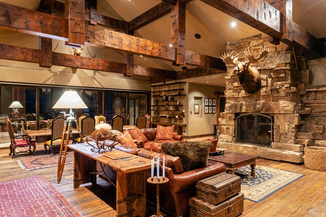Building Photo - 665 Callicotte Ranch Dr