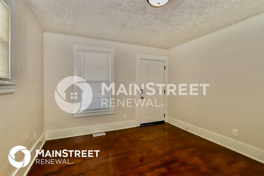 Building Photo - 3732 River Park Dr