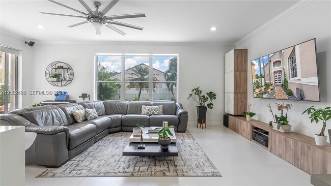 Building Photo - 321 SW 194th Ave