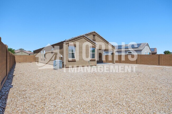 Building Photo - Low Maintenance Home Centrally Located