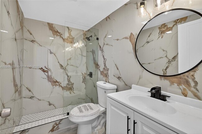 Building Photo - 1255 Collins Ave